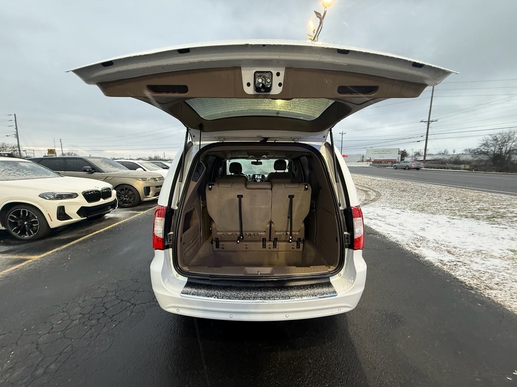 Chrysler Town & Country Touring-L 2016