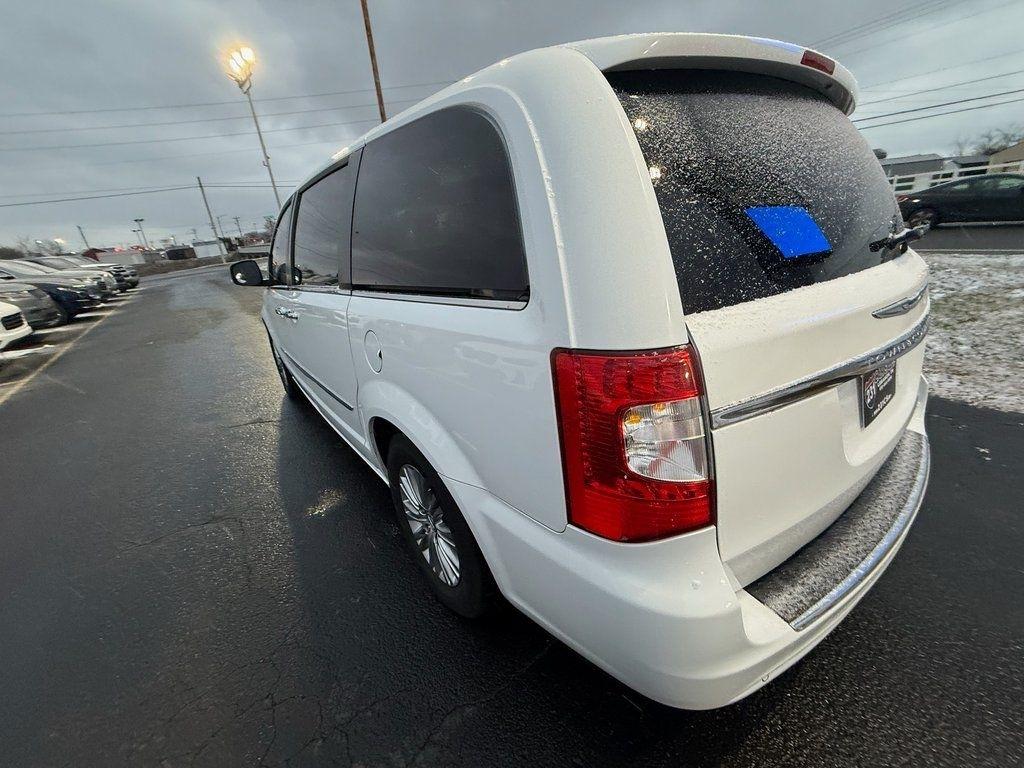 Chrysler Town & Country Touring-L 2016