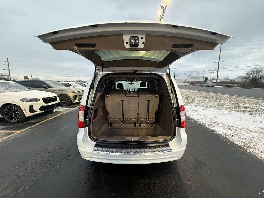 Chrysler Town & Country Touring-L 2016