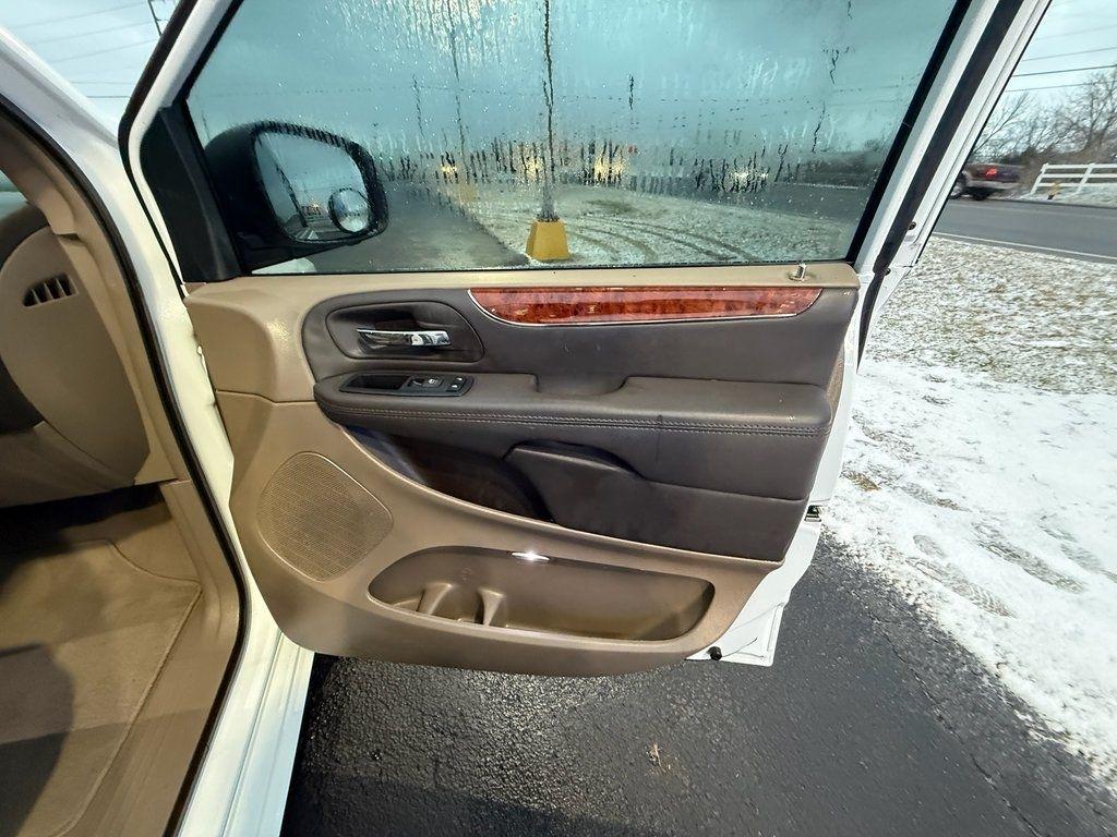 Chrysler Town & Country Touring-L 2016