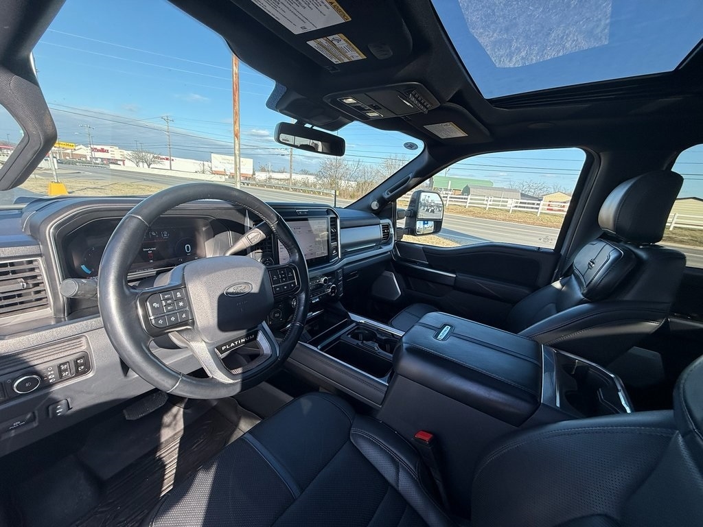 Ford F-250 SD Platinum Crew Cab 4WD 2025