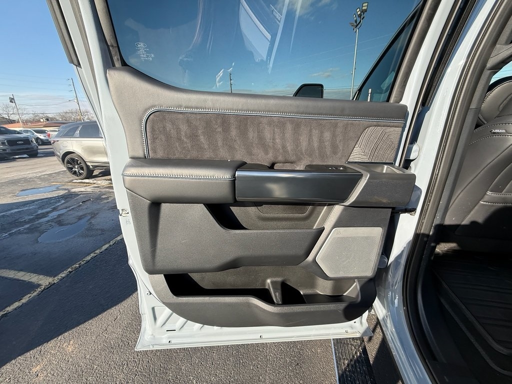 Ford F-250 SD Platinum Crew Cab 4WD 2025