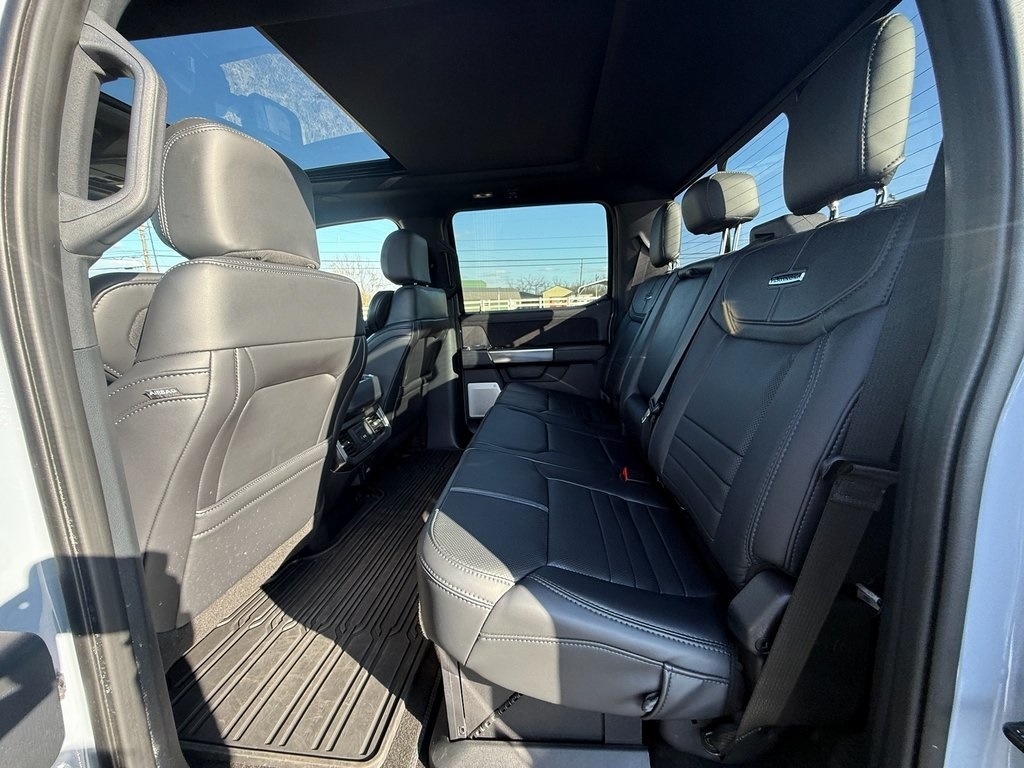 Ford F-250 SD Platinum Crew Cab 4WD 2025