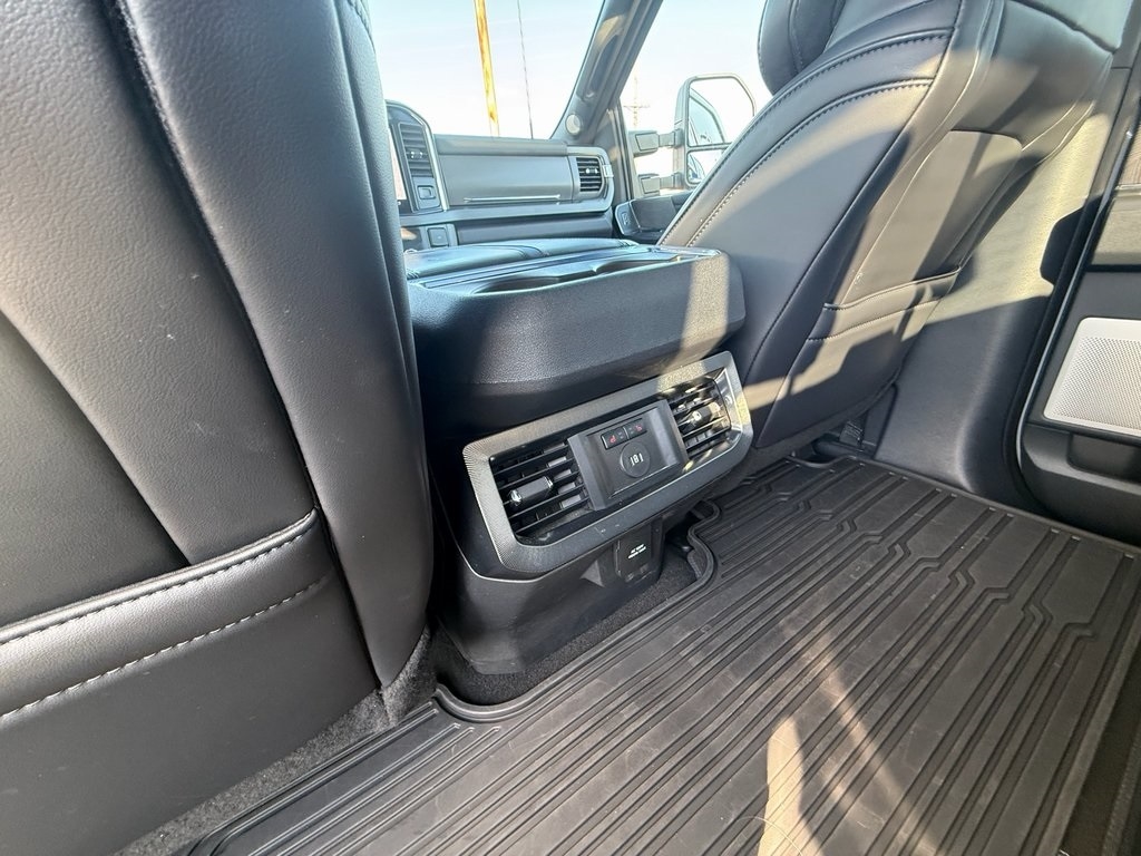 Ford F-250 SD Platinum Crew Cab 4WD 2025