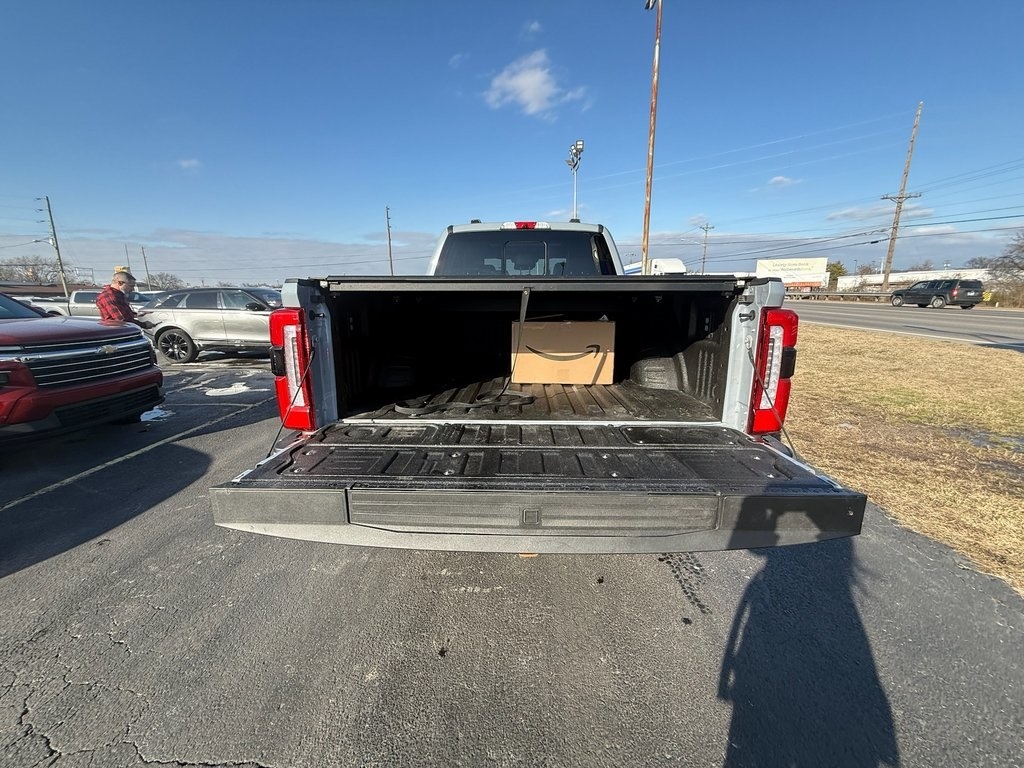 Ford F-250 SD Platinum Crew Cab 4WD 2025