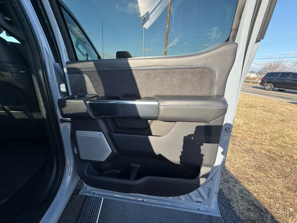 Ford F-250 SD Platinum Crew Cab 4WD 2025