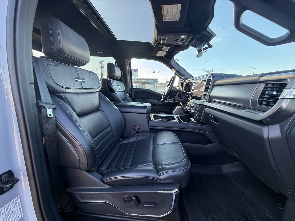 Ford F-250 SD Platinum Crew Cab 4WD 2025