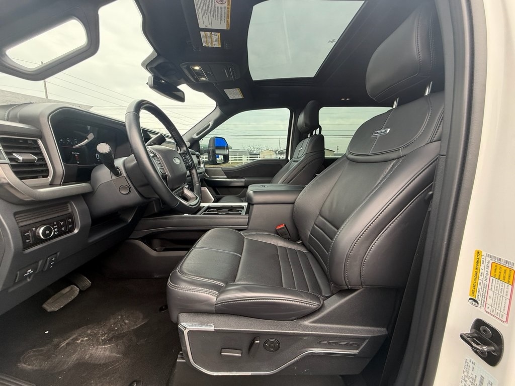 Ford F-350 SD Platinum Crew Cab Long Box 4WD DRW 2025