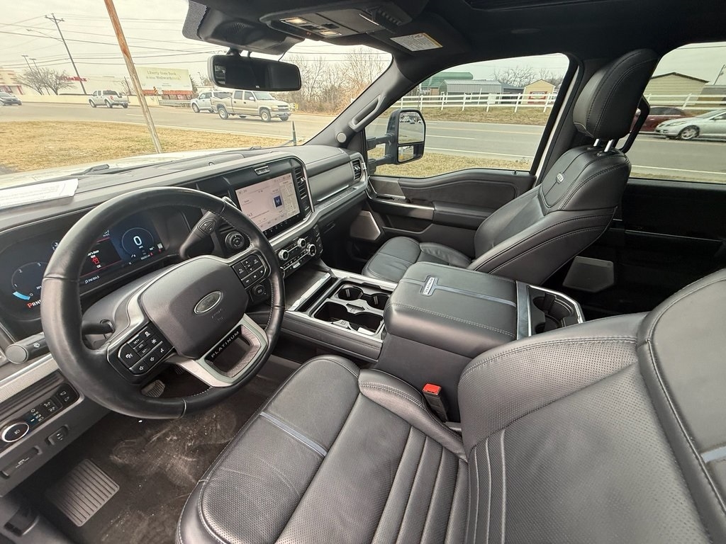 Ford F-350 SD Platinum Crew Cab Long Box 4WD DRW 2025