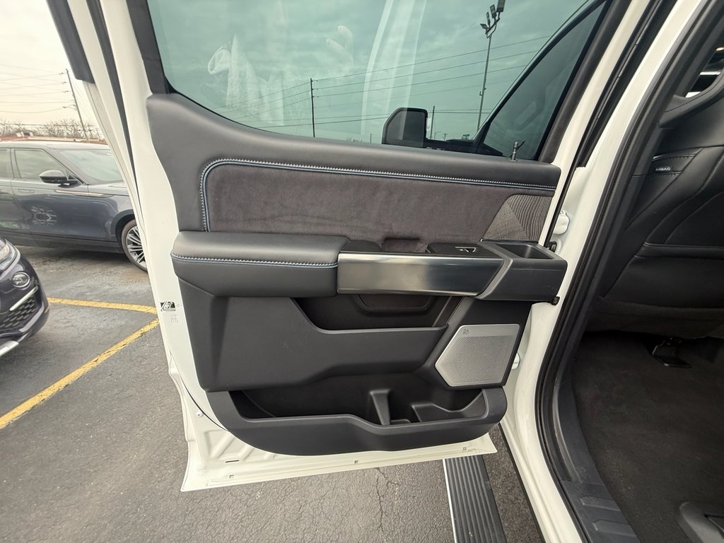 Ford F-350 SD Platinum Crew Cab Long Box 4WD DRW 2025