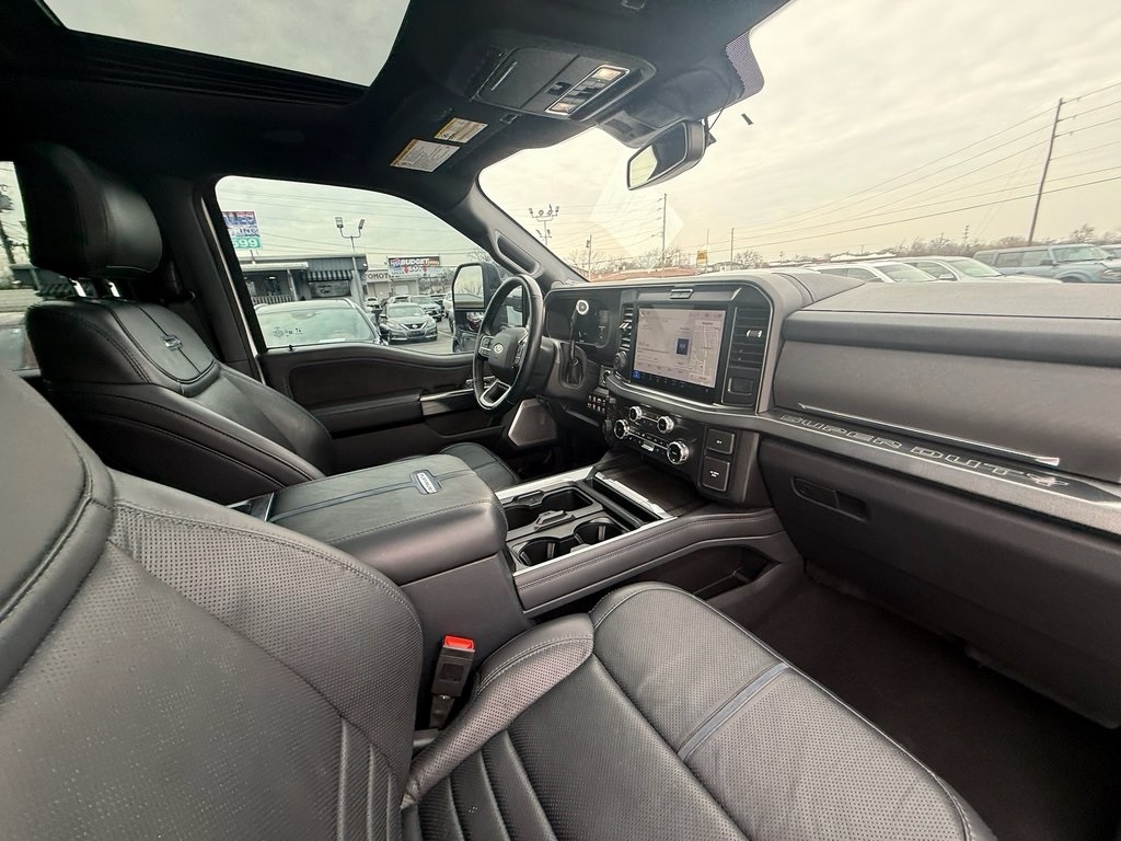 Ford F-350 SD Platinum Crew Cab Long Box 4WD DRW 2025