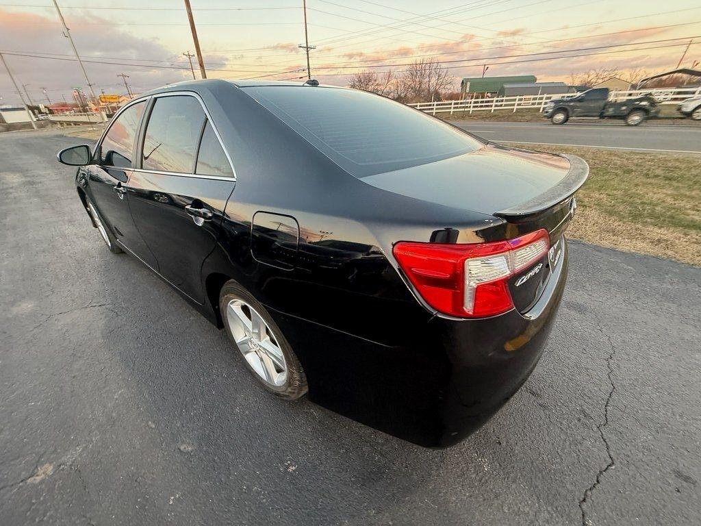 Toyota Camry SE 2012
