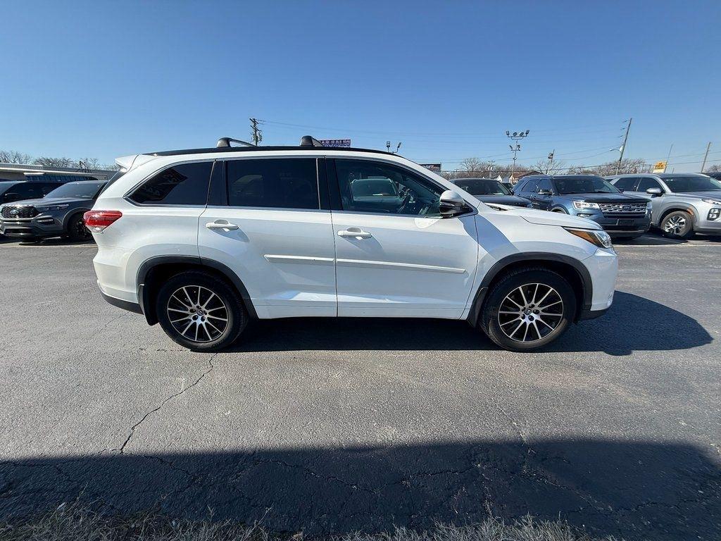 Toyota Highlander SE AWD V6 2017