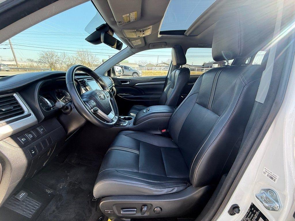 Toyota Highlander SE AWD V6 2017