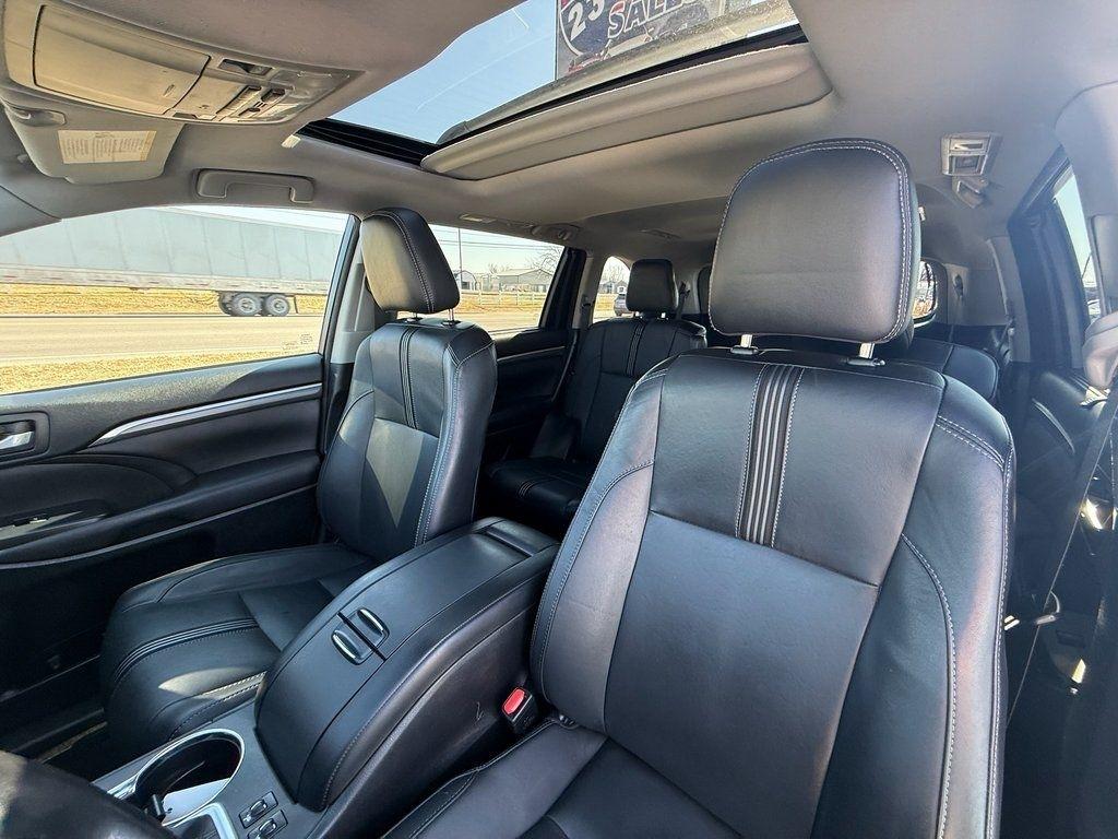 Toyota Highlander SE AWD V6 2017