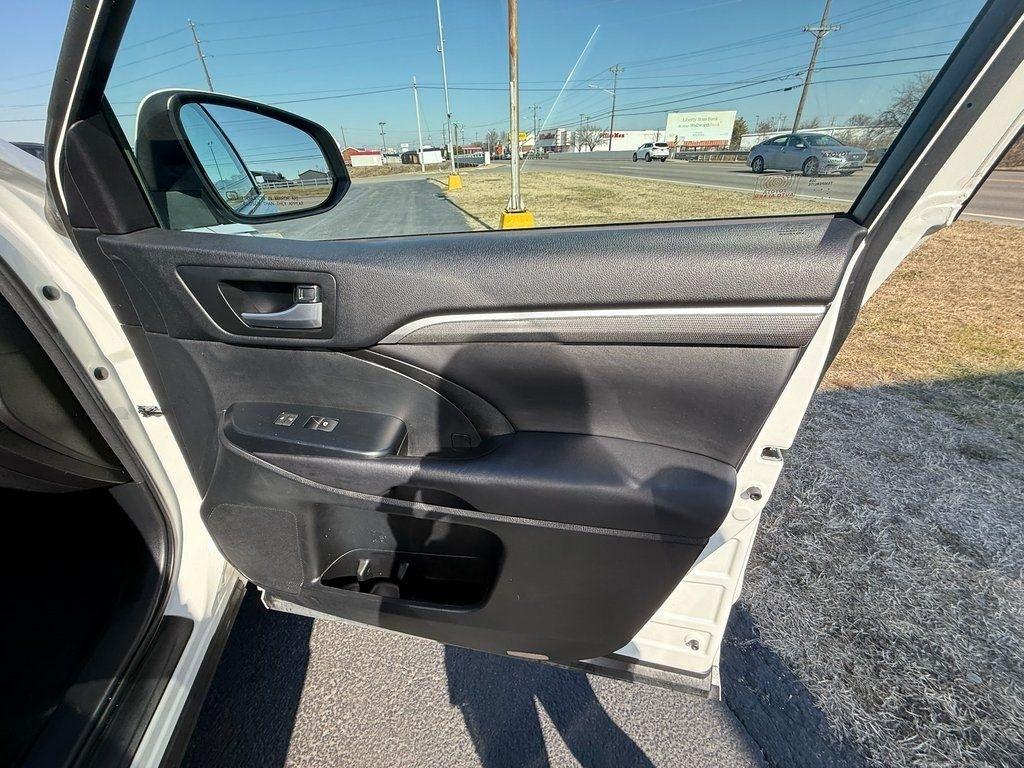 Toyota Highlander SE AWD V6 2017