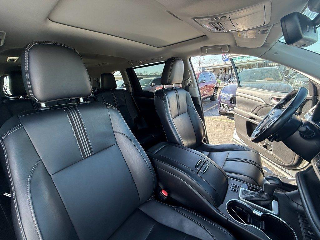 Toyota Highlander SE AWD V6 2017