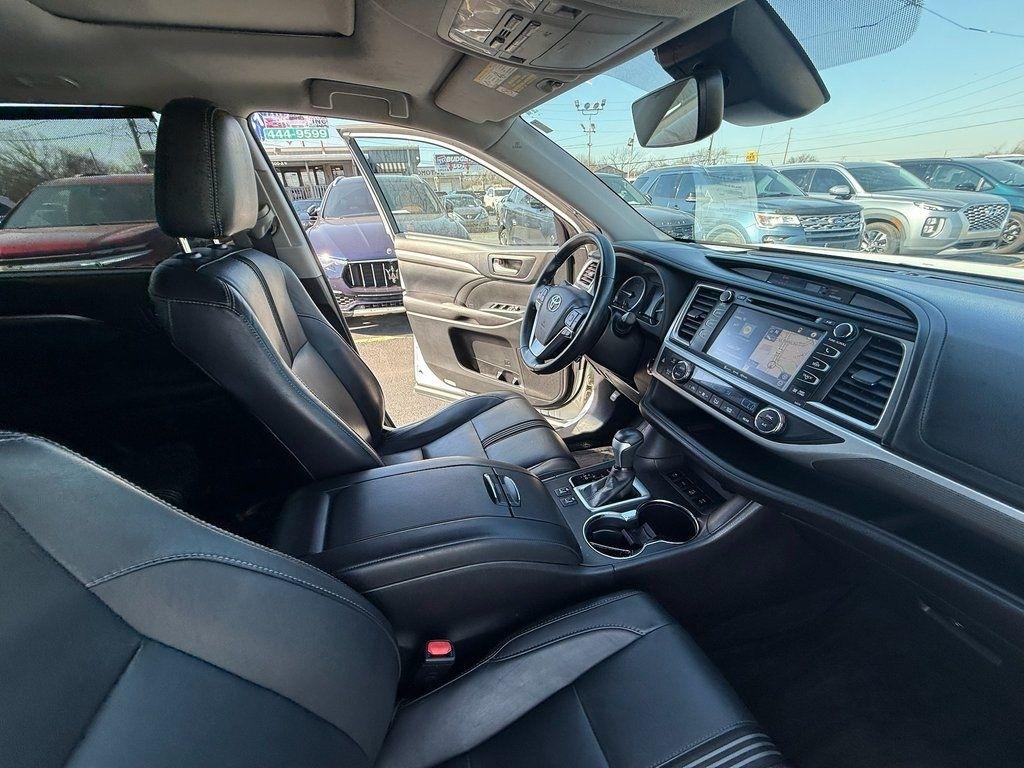 Toyota Highlander SE AWD V6 2017