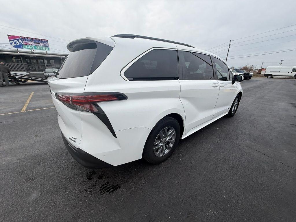 Toyota Sienna LE 8-Passenger AWD 2021