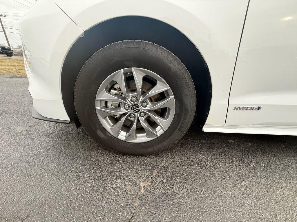 Toyota Sienna LE 8-Passenger AWD 2021