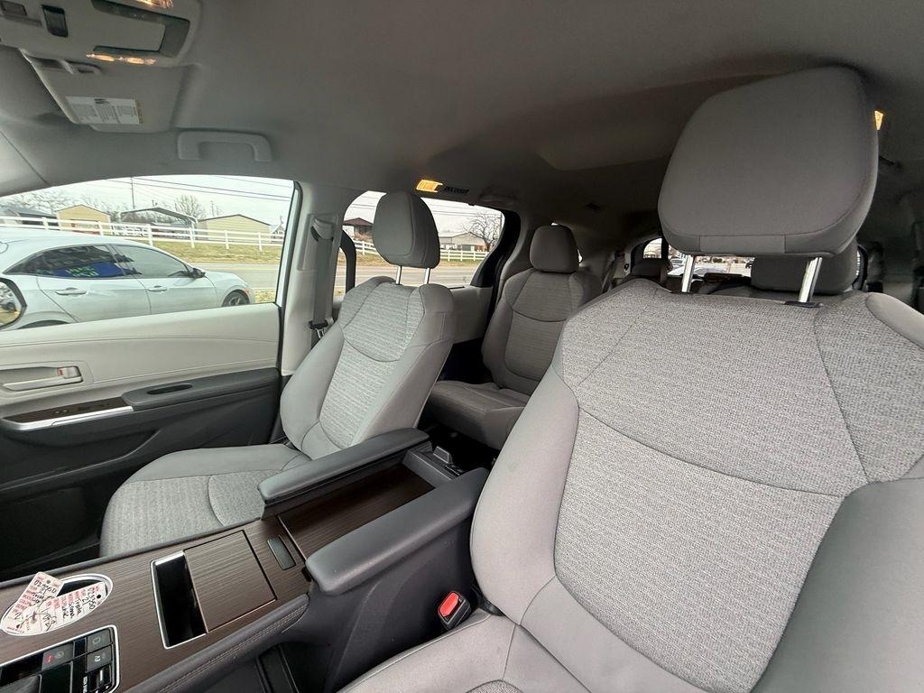 Toyota Sienna LE 8-Passenger AWD 2021
