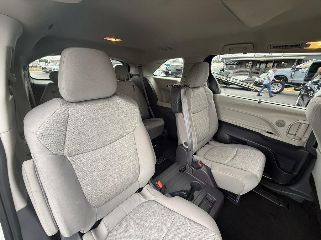 Toyota Sienna LE 8-Passenger AWD 2021