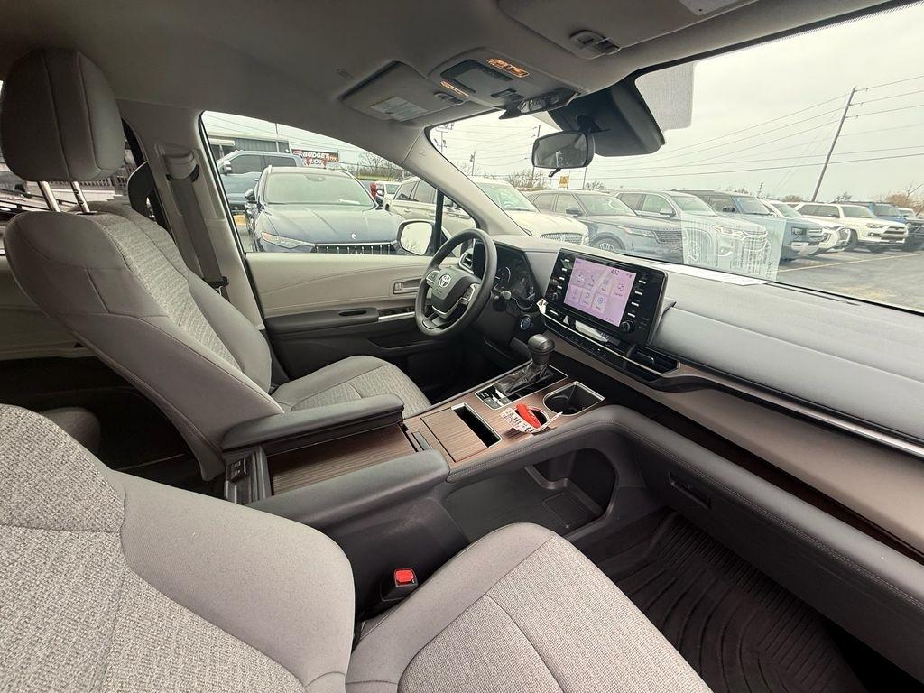 Toyota Sienna LE 8-Passenger AWD 2021