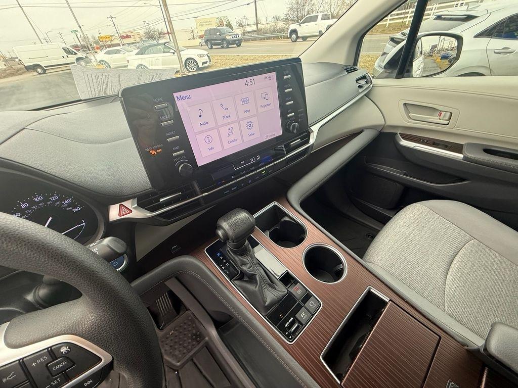 Toyota Sienna LE 8-Passenger AWD 2021