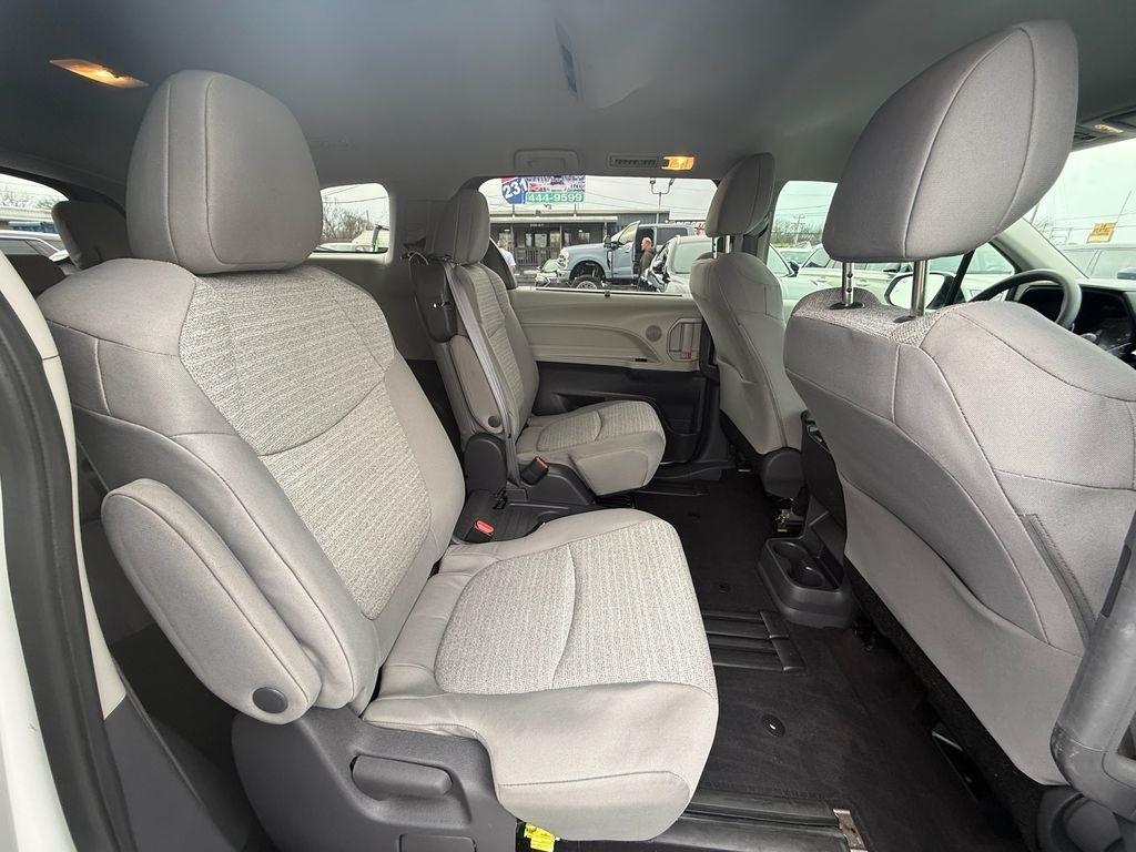 Toyota Sienna LE 8-Passenger AWD 2021