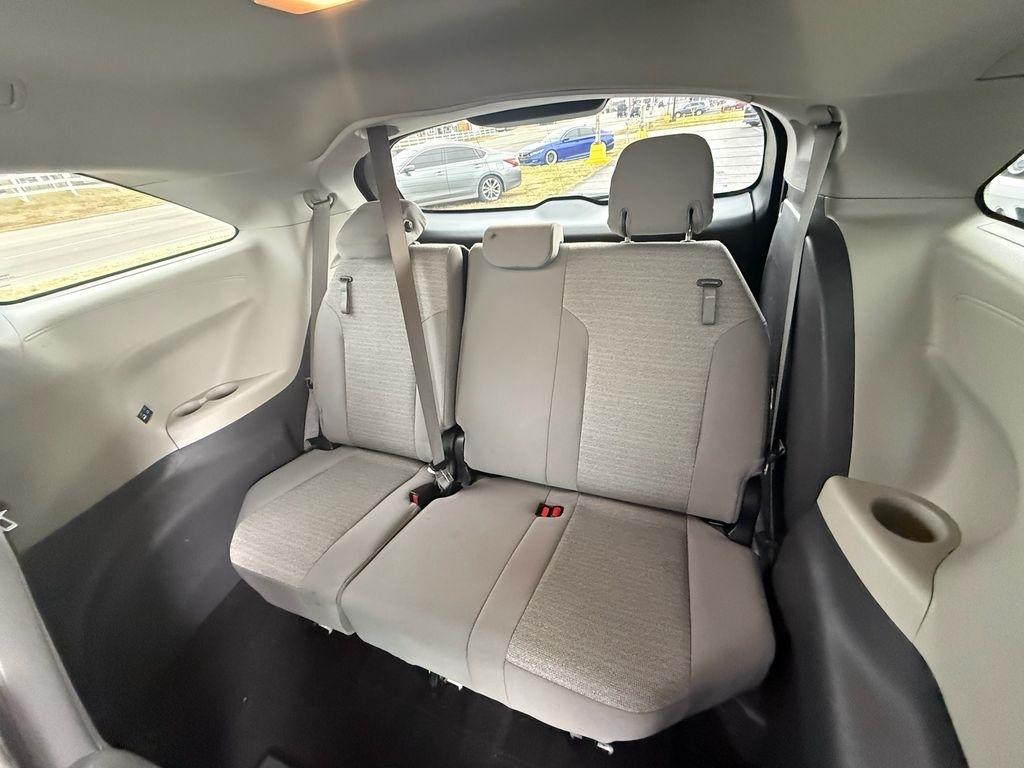 Toyota Sienna LE 8-Passenger AWD 2021