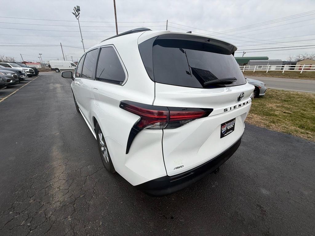 Toyota Sienna LE 8-Passenger AWD 2021