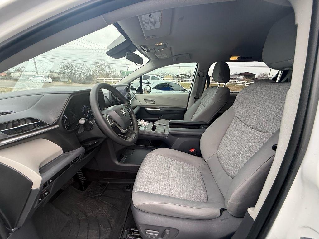 Toyota Sienna LE 8-Passenger AWD 2021