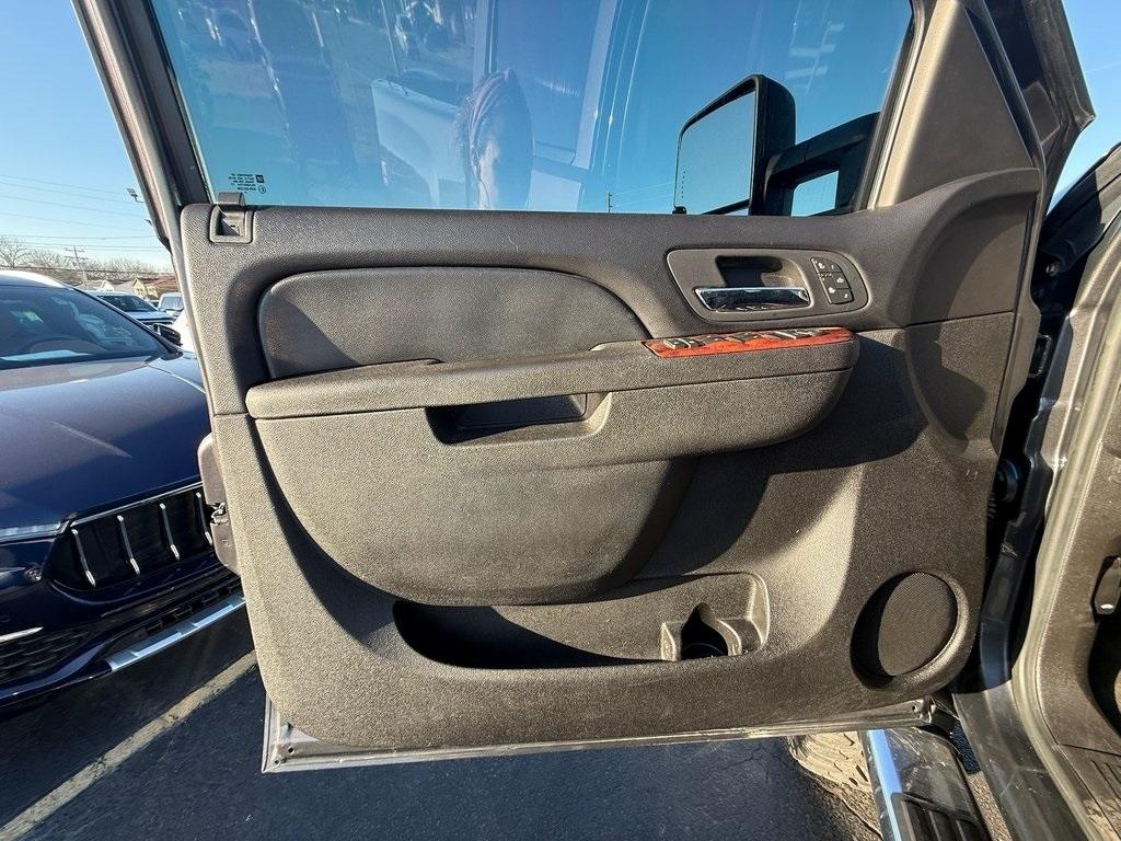 Chevrolet Silverado 2500HD LTZ Crew Cab 4WD 2011