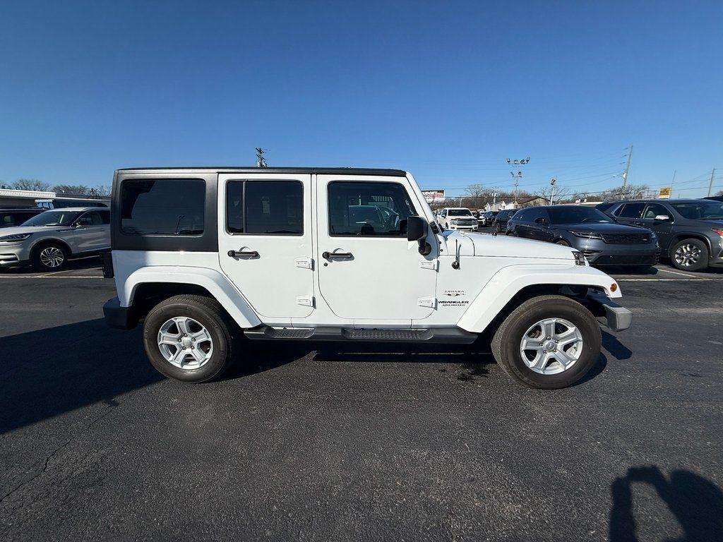 Jeep Wrangler Unlimited Sahara 4WD 2017