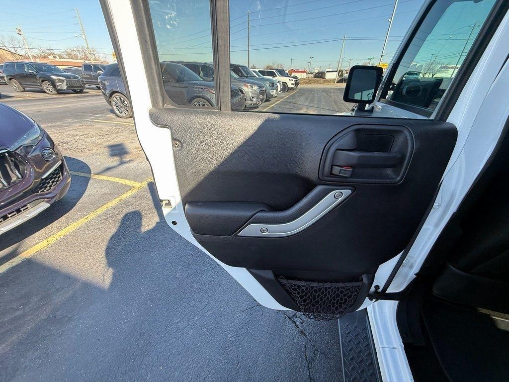 Jeep Wrangler Unlimited Sahara 4WD 2017