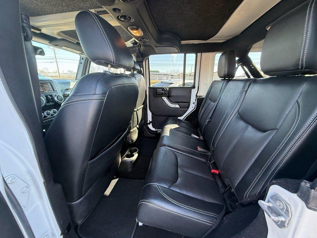 Jeep Wrangler Unlimited Sahara 4WD 2017