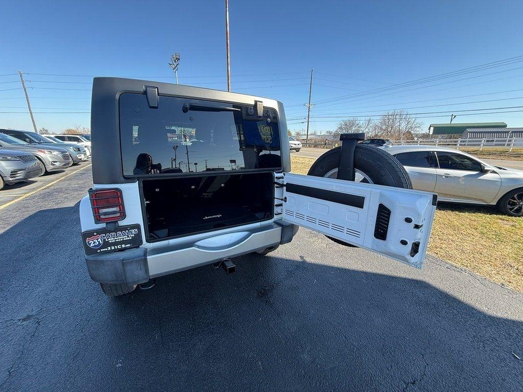 Jeep Wrangler Unlimited Sahara 4WD 2017