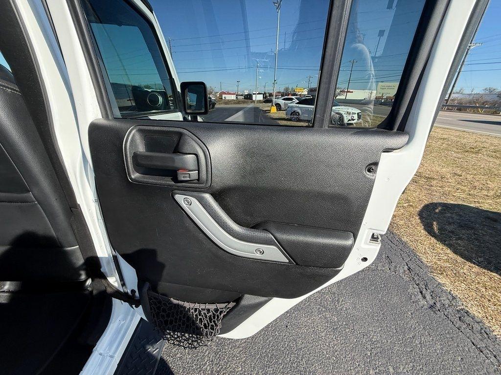 Jeep Wrangler Unlimited Sahara 4WD 2017