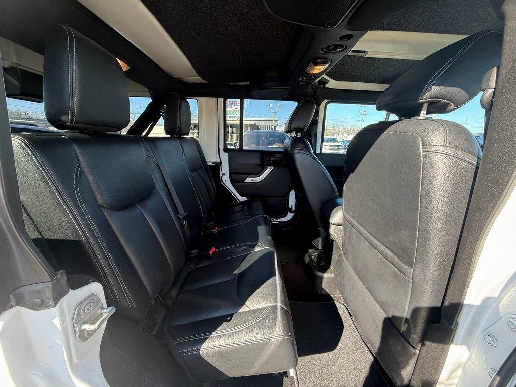 Jeep Wrangler Unlimited Sahara 4WD 2017