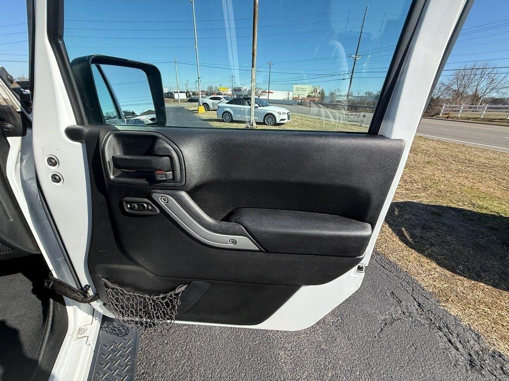 Jeep Wrangler Unlimited Sahara 4WD 2017