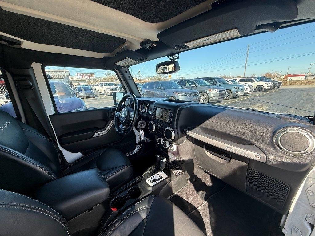 Jeep Wrangler Unlimited Sahara 4WD 2017