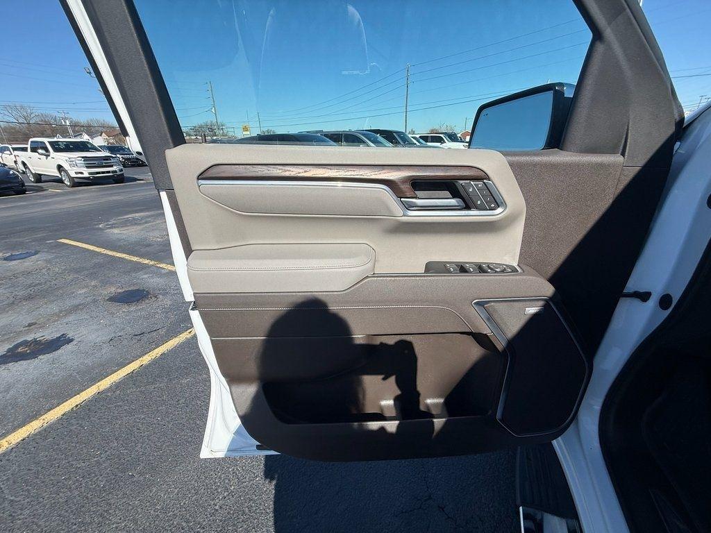 GMC Sierra 1500 SLT Crew Cab 4WD 2025