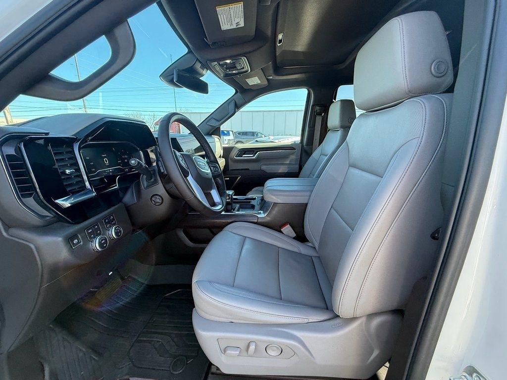 GMC Sierra 1500 SLT Crew Cab 4WD 2025