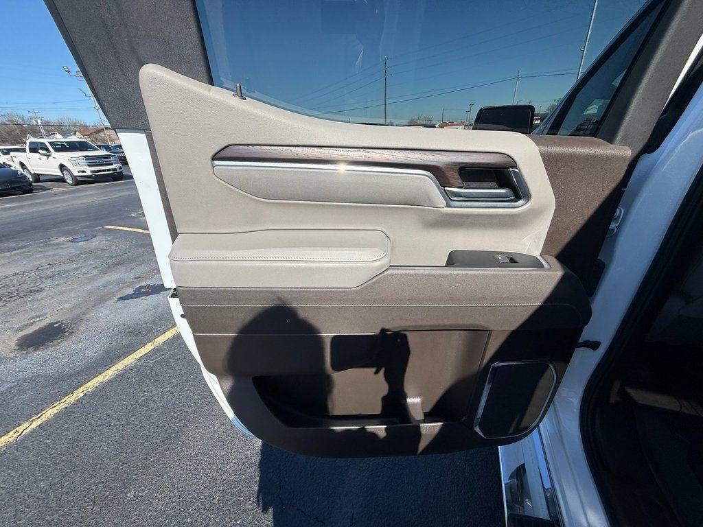 GMC Sierra 1500 SLT Crew Cab 4WD 2025