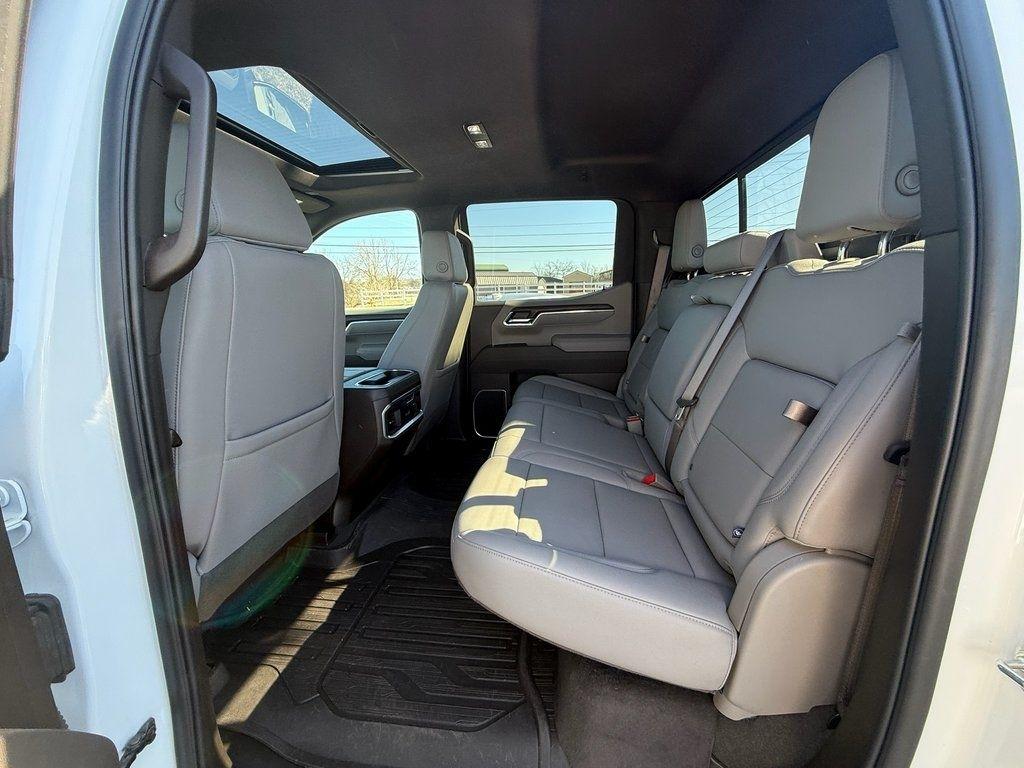 GMC Sierra 1500 SLT Crew Cab 4WD 2025