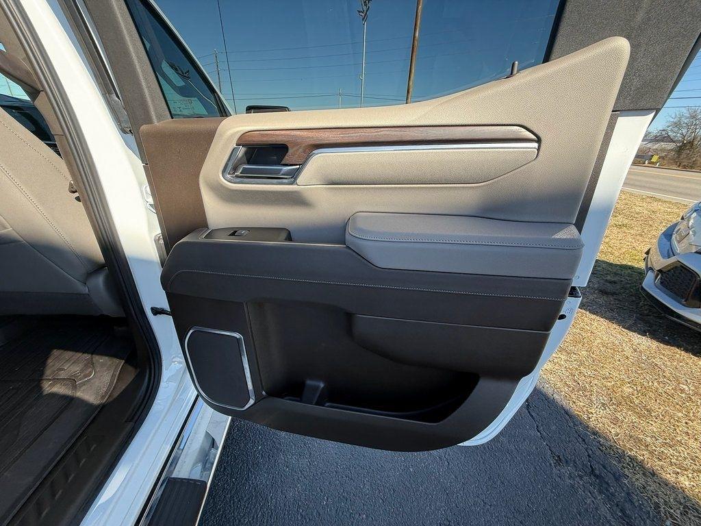 GMC Sierra 1500 SLT Crew Cab 4WD 2025