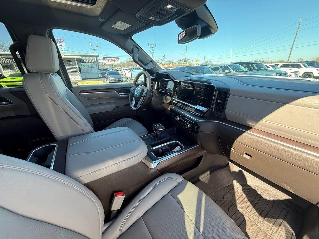 GMC Sierra 1500 SLT Crew Cab 4WD 2025