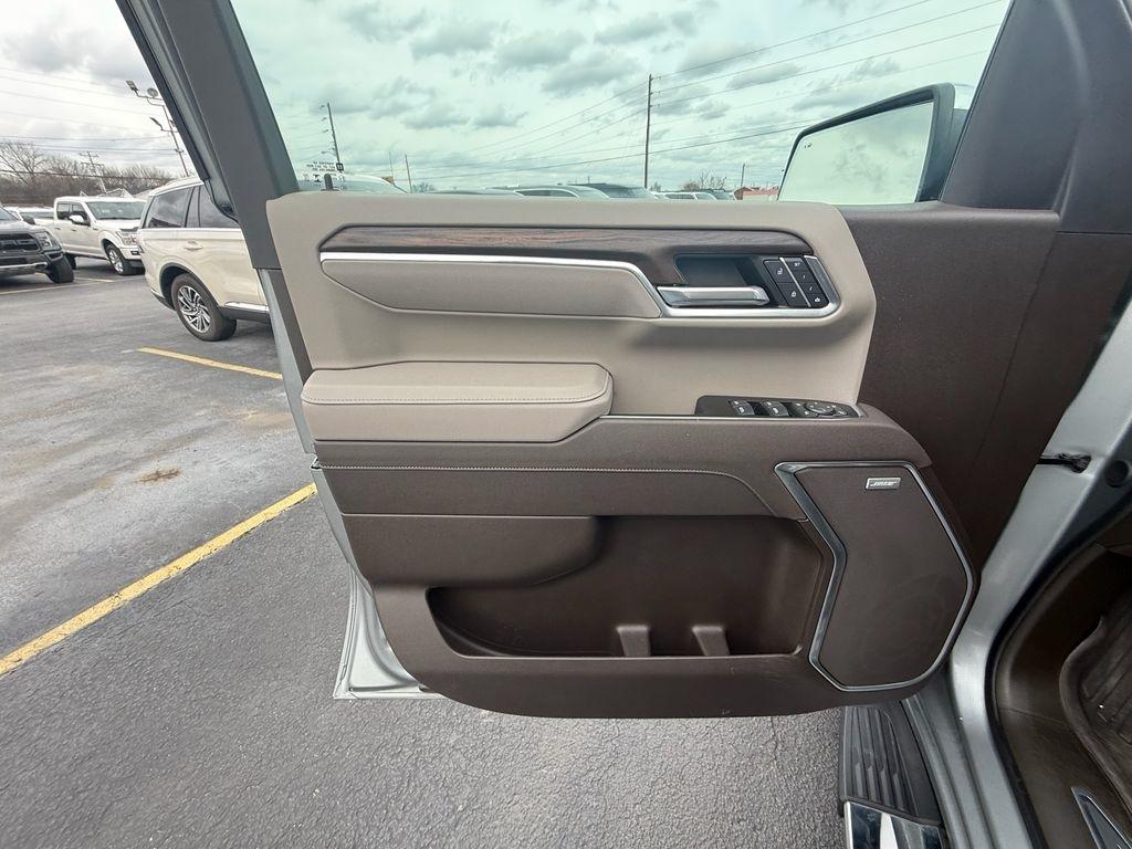 GMC Sierra 1500 SLT Crew Cab 4WD 2025