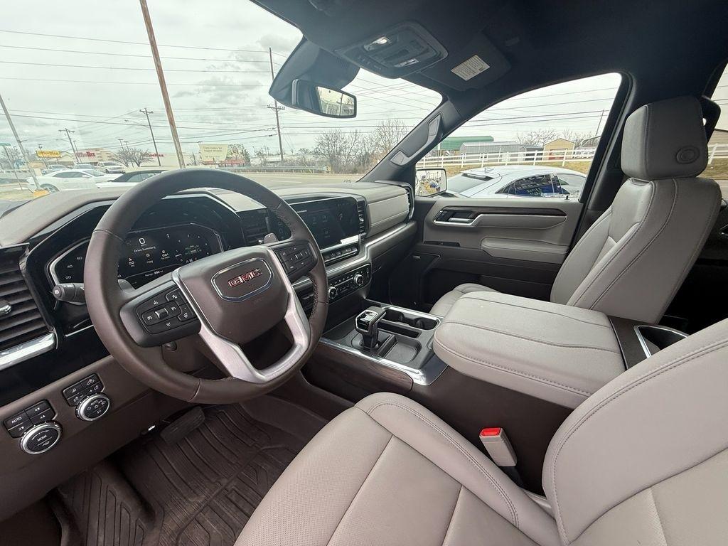 GMC Sierra 1500 SLT Crew Cab 4WD 2025