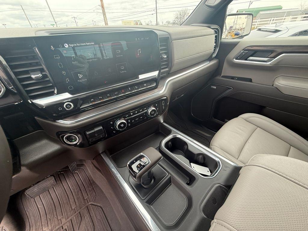 GMC Sierra 1500 SLT Crew Cab 4WD 2025